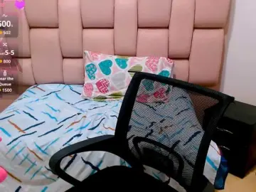 Naylahot18  live sex cam