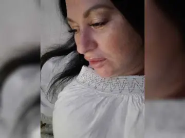 Nikoletta25  live sex cam