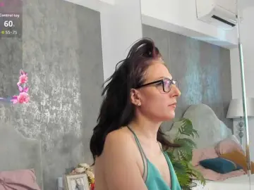 LisaCroft  live sex cam