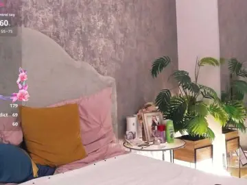 LisaCroft  live sex cam