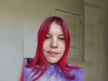 SquirtApril  live sex cam