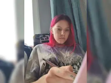 SquirtApril  live sex cam