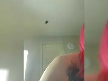 SquirtApril  live sex cam