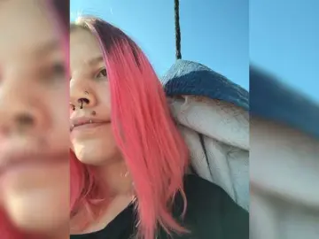 SquirtApril  live sex cam
