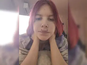 SquirtApril  live sex cam