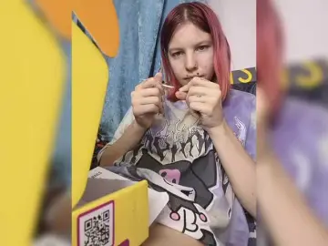 SquirtApril  live sex cam
