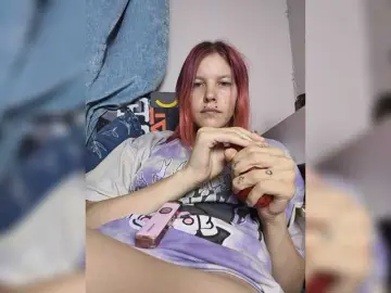 SquirtApril  live sex cam