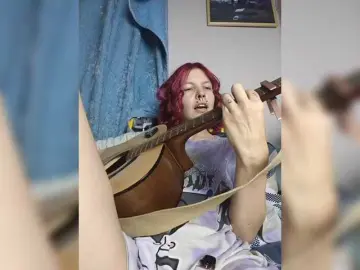 SquirtApril  live sex cam