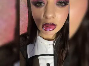 Maryllove  live sex cam