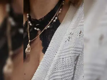 Pink-Lips  live sex cam