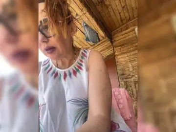 Pink-Lips  live sex cam