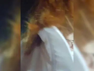 Pink-Lips  live sex cam