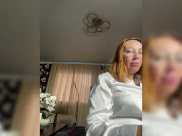 Pink-Lips  live sex cam