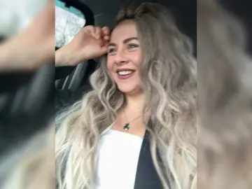 ProseccoMood  live sex cam