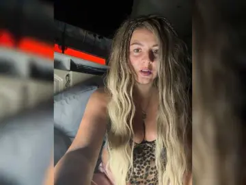 ProseccoMood  live sex cam