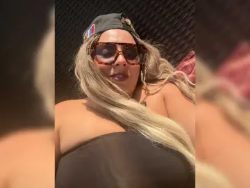 ProseccoMood  live sex cam