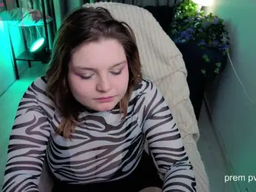 RacieBroom  live sex cam