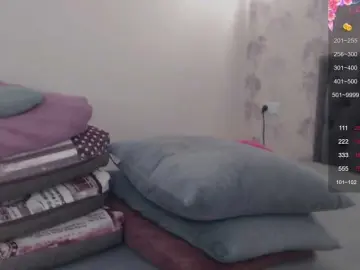 Sexy--Brunettee69  live sex cam