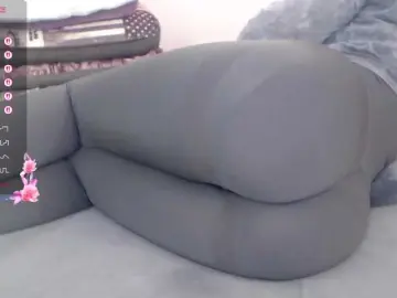 Sexy--Brunettee69  live sex cam