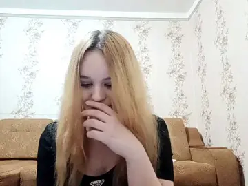 EmileeBlossom  live sex cam