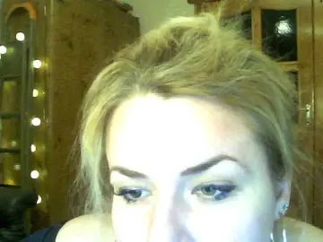 HollyLaPretty  live sex cam