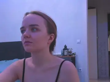 JanetShy  live sex cam