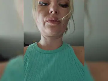 MinniMia  live sex cam