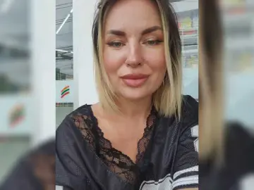 MinniMia  live sex cam
