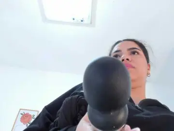 Mhia-paris  live sex cam