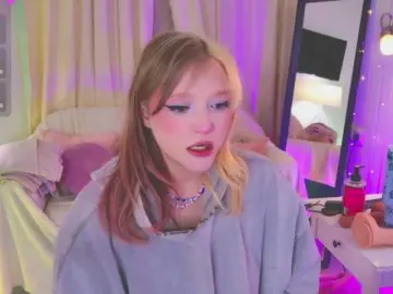 CrazyWine  live sex cam