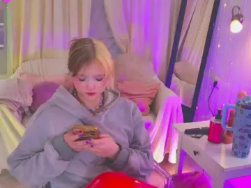 CrazyWine  live sex cam