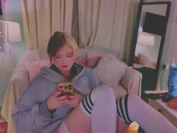 CrazyWine  live sex cam