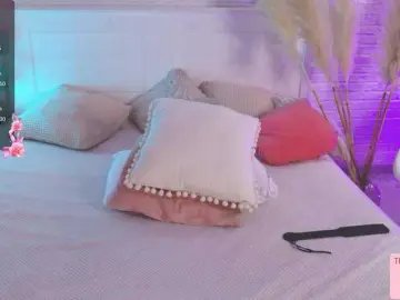 CrazyWine  live sex cam
