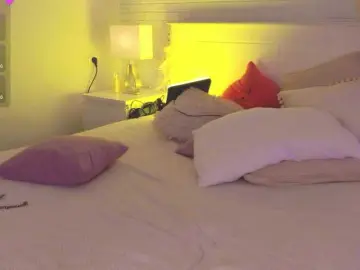 CrazyWine  live sex cam