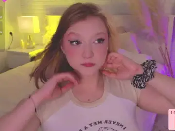 CrazyWine  live sex cam