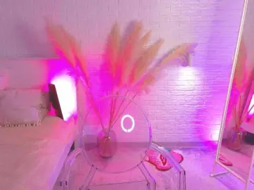 CrazyWine  live sex cam