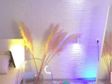 CrazyWine  live sex cam