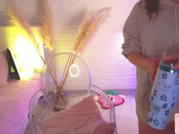 CrazyWine  live sex cam