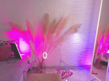 CrazyWine  live sex cam