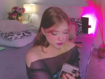 CrazyWine  live sex cam
