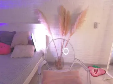 CrazyWine  live sex cam