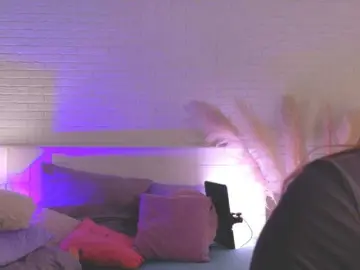CrazyWine  live sex cam