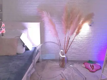 CrazyWine  live sex cam