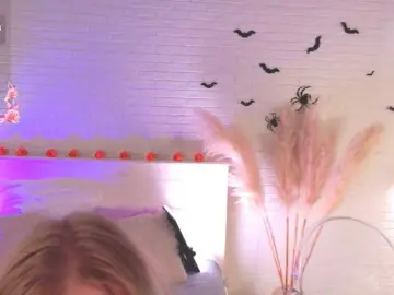 CrazyWine  live sex cam