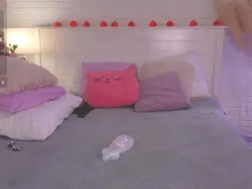 CrazyWine  live sex cam