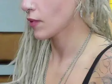 KatniseBabe  live sex cam