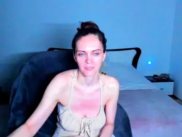 SexQueen11  live sex cam