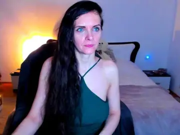 SexQueen11  live sex cam