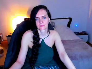 SexQueen11  live sex cam