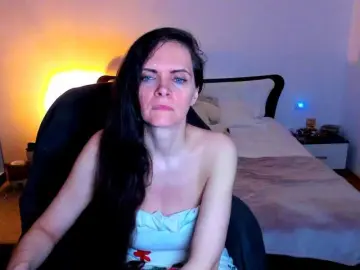 SexQueen11  live sex cam